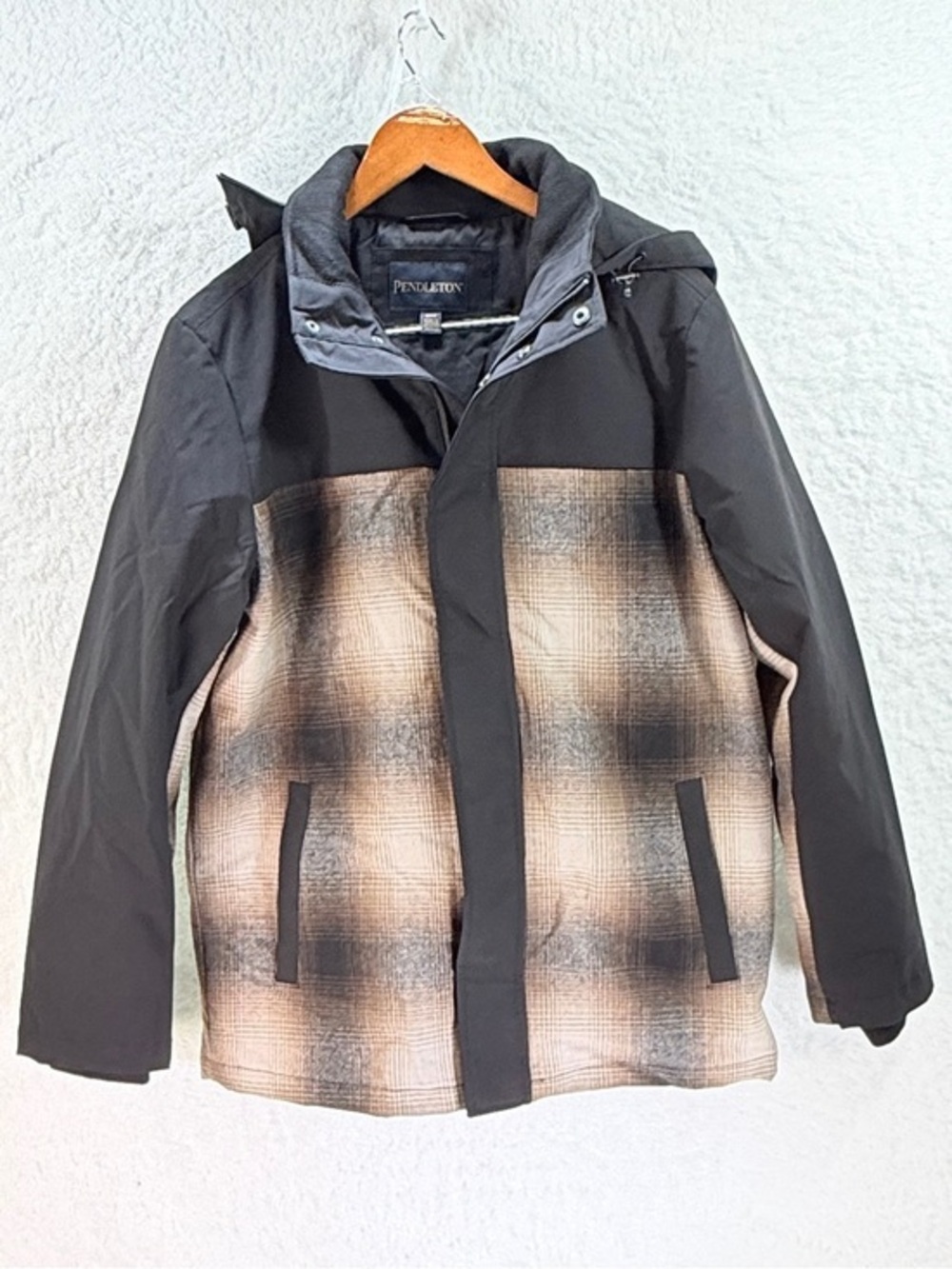 Pendleton Men’s Plaid Hooded Insulated Jacket Size Medium NWT Coat